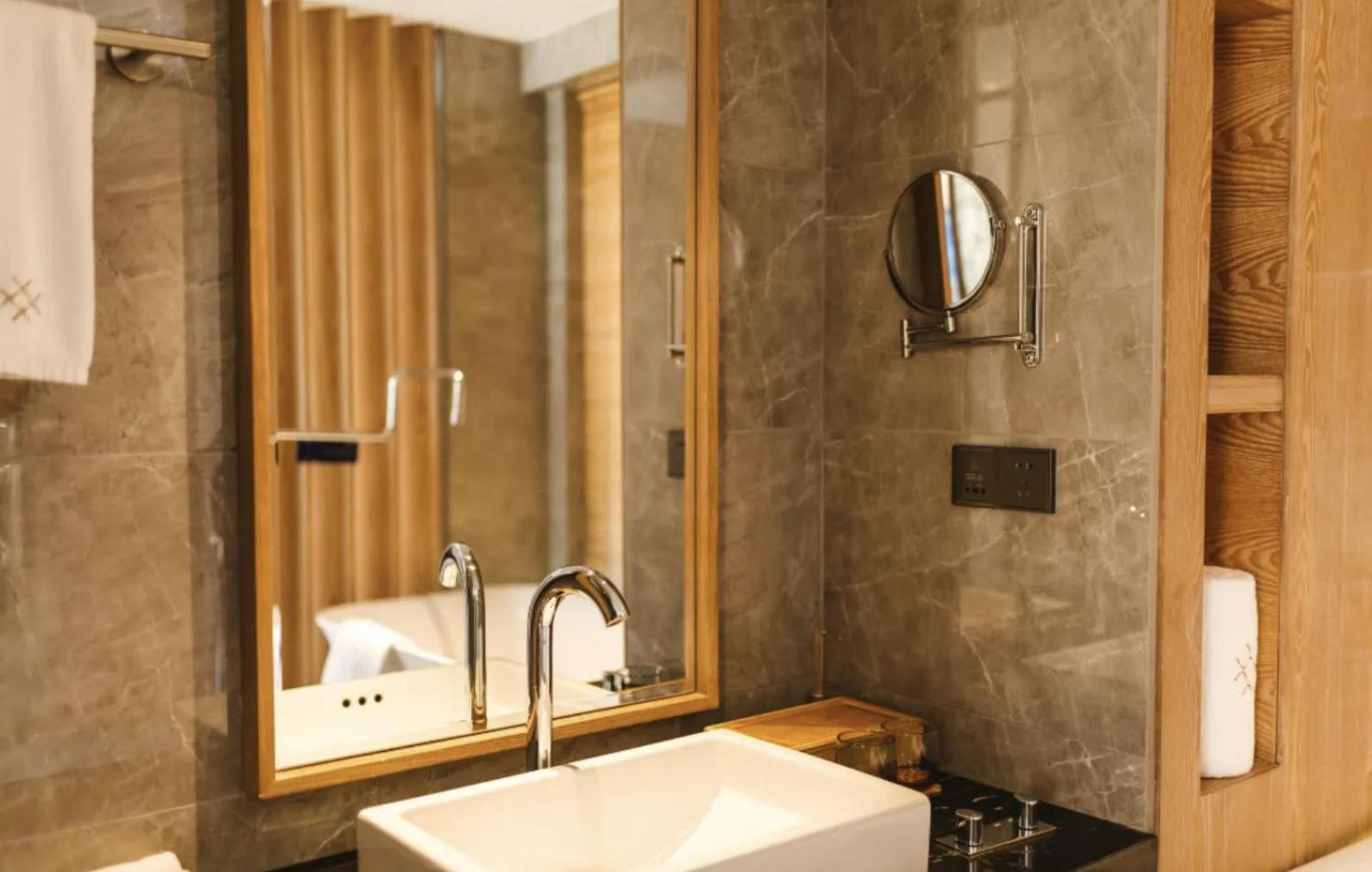 Hong Long Jing Hotel 大荔 外观 照片